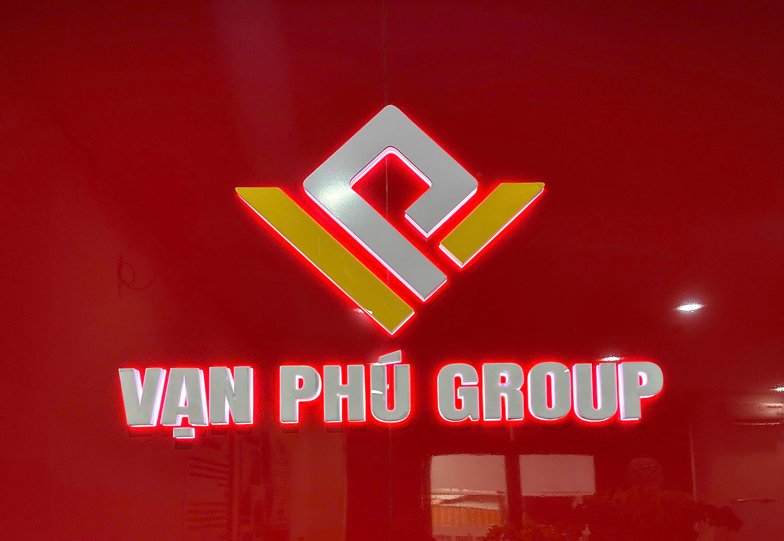 Công Ty Cổ Phần Vạn Phú Group